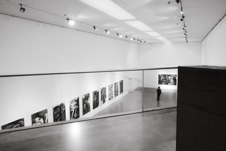 Sztuka na wystawie – jak przygotować udaną ekspozycję dzieł?